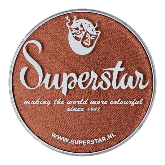 The round, brown tin of Infinity Faces features Superstar in white script with a theatrical mask above and reads, making the world more colourful since 1947. This child-friendly Superstar Copper Face- and Bodypaint is water-based. Visit www.superstar.nl for details.
